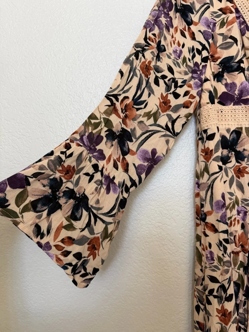 torrid NWT Sand Floral Lace Up Crochet Trim Bell Sleeve Boho Dress Size 2X - Picture 4 of 13